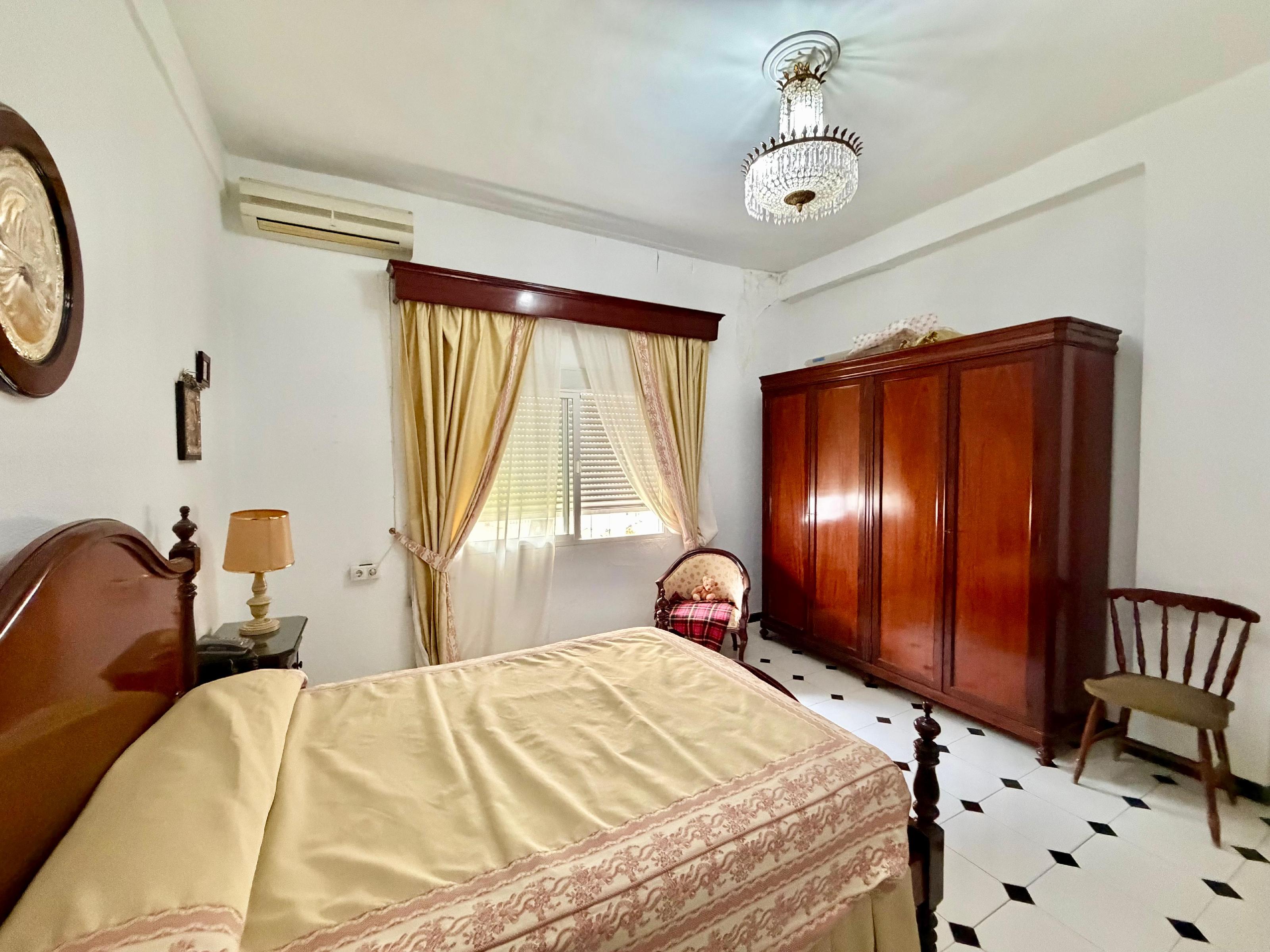 Imagen 35 Casa Adosada en venta en Cádiz / En segunda línea de la playa de la Victoria