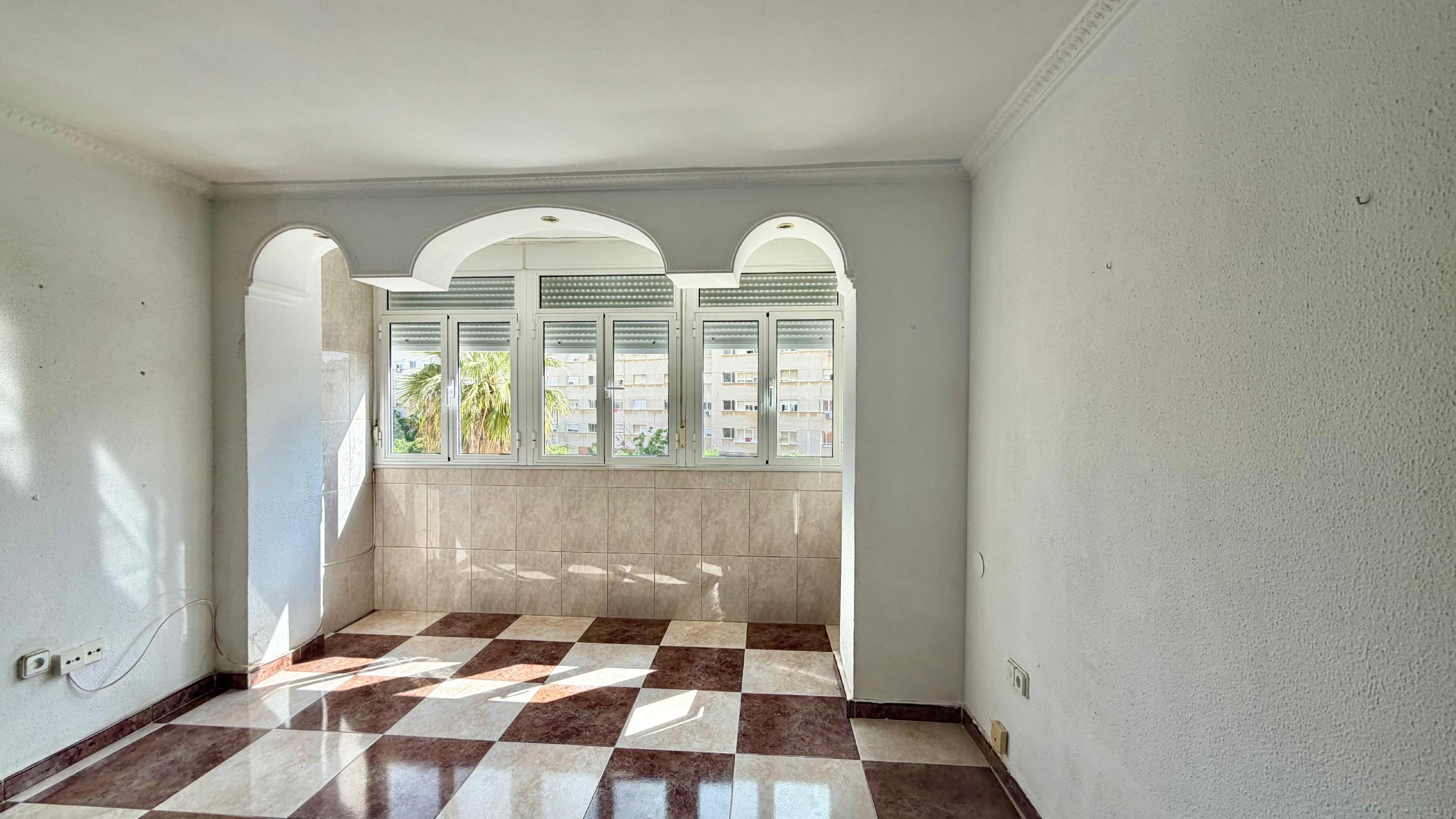 Imagen 2 Piso en venta en Cádiz / Cerca del Mercado de la Paz