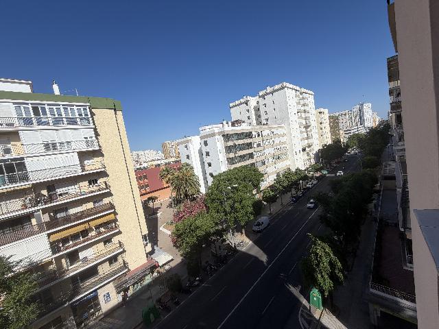Imagen 1 Inmueble 303514 - Piso en venta en Cádiz / En la Avenida Ana de Viya