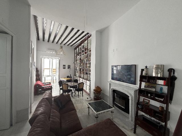 Imagen 3 Inmueble 303689 - Piso en venta en Cádiz / Cerca de la Plaza de las Tortugas 
