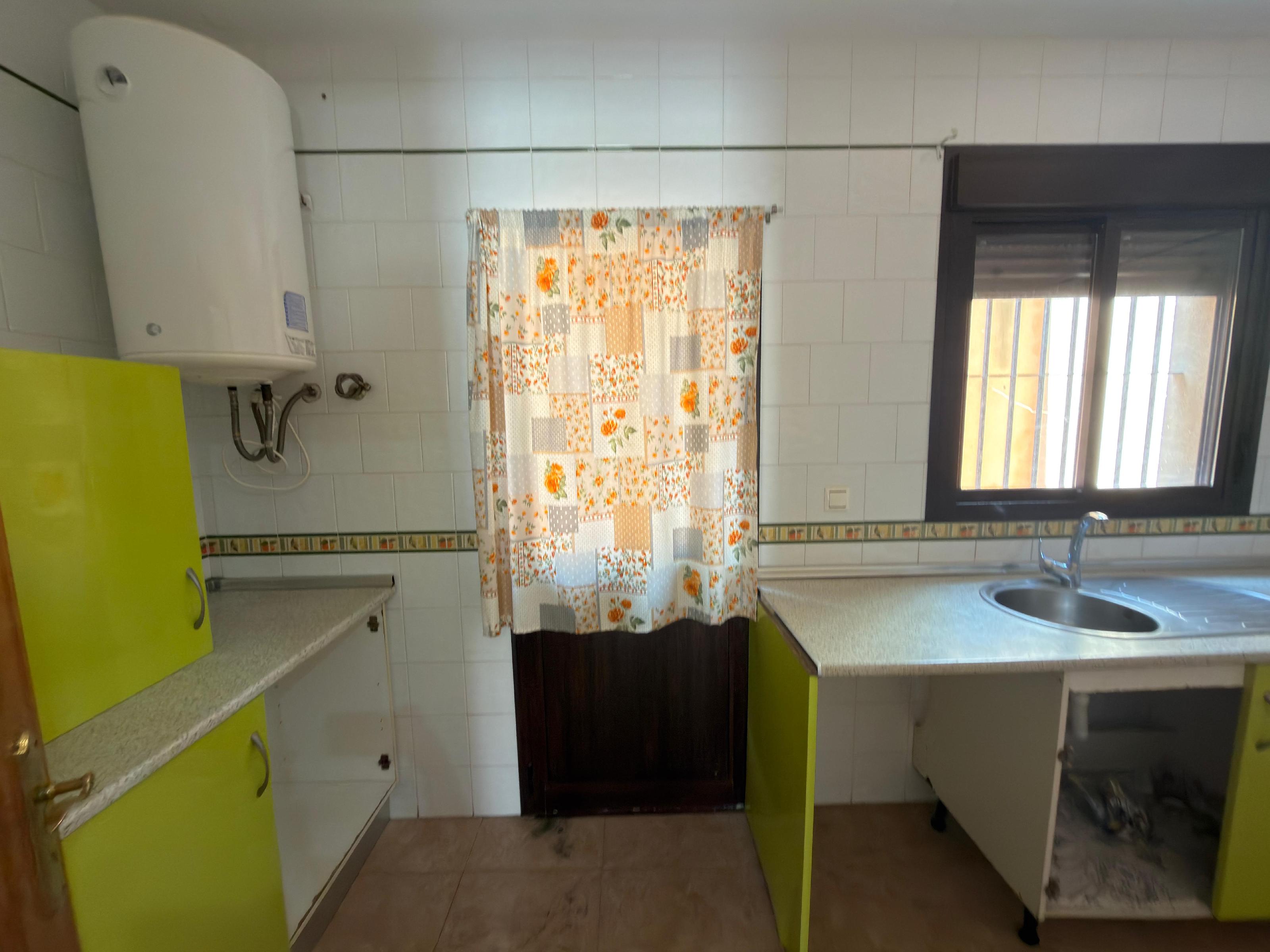 Imagen 2 Casa Adosada en venta en Chiclana De La Frontera / Cerca de Pablo Ruiz Picasso
