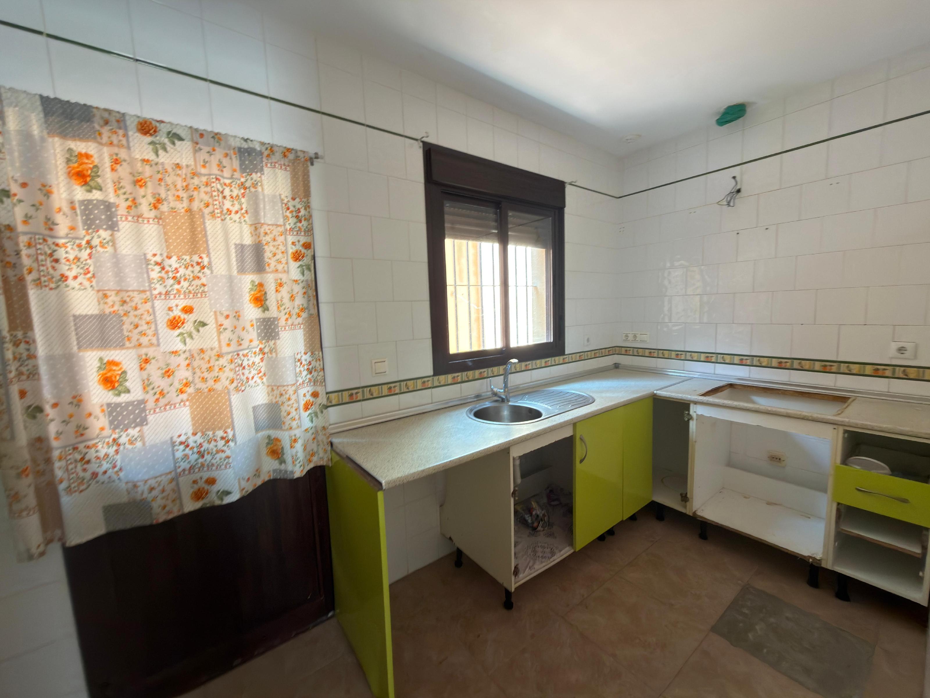 Imagen 1 Casa Adosada en venta en Chiclana De La Frontera / Cerca de Pablo Ruiz Picasso