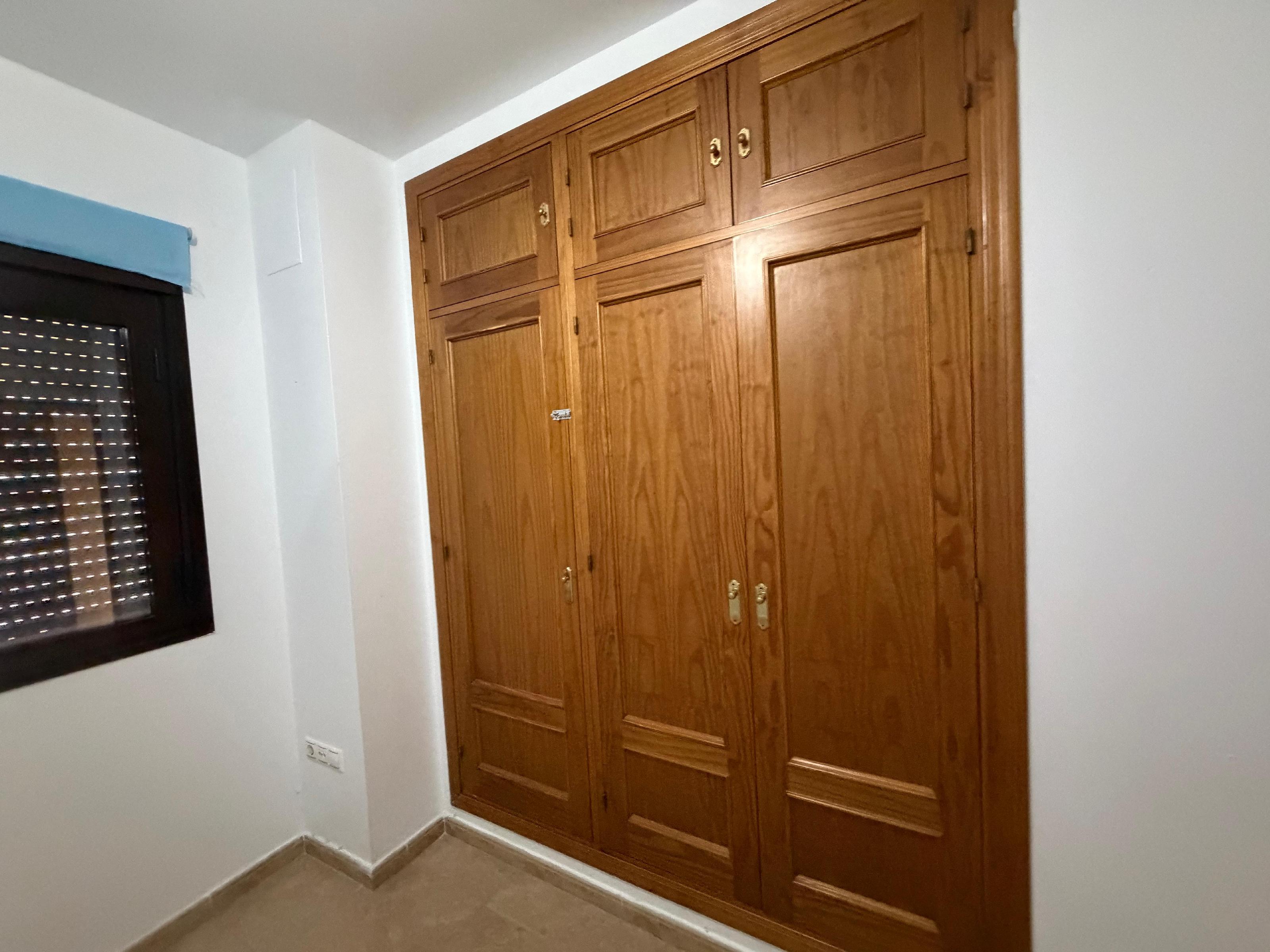 Imagen 18 Casa Adosada en venta en Chiclana De La Frontera / Cerca de Pablo Ruiz Picasso