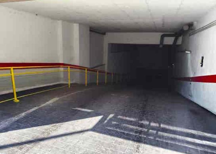 Imagen 4 Parking Coche en venta en Cádiz / Cerca Del bar Stop y de la Estación de Segunda Aguada