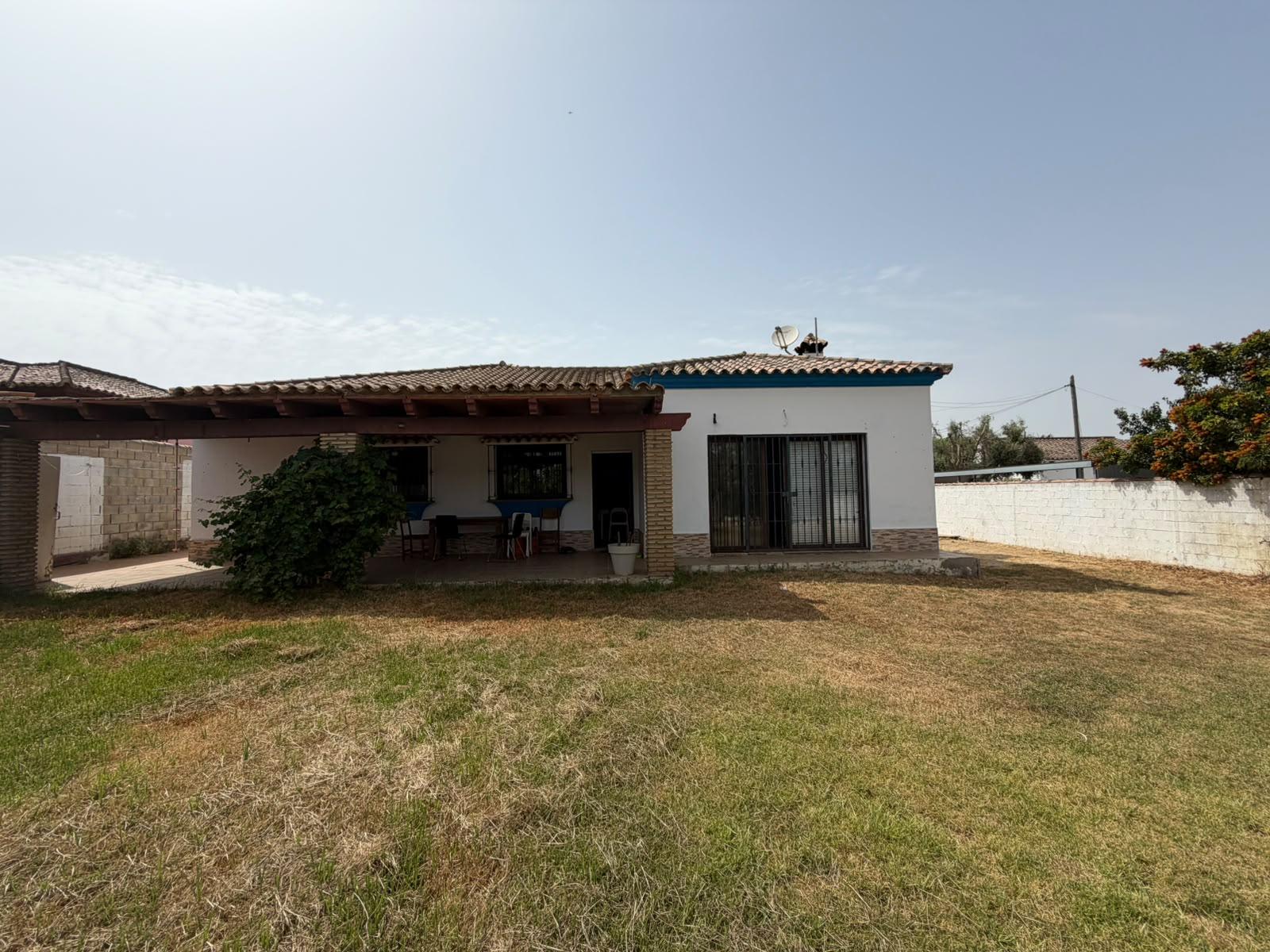 Imagen 2 Casa en venta en Chiclana De La Frontera / Cerca del Family Cash