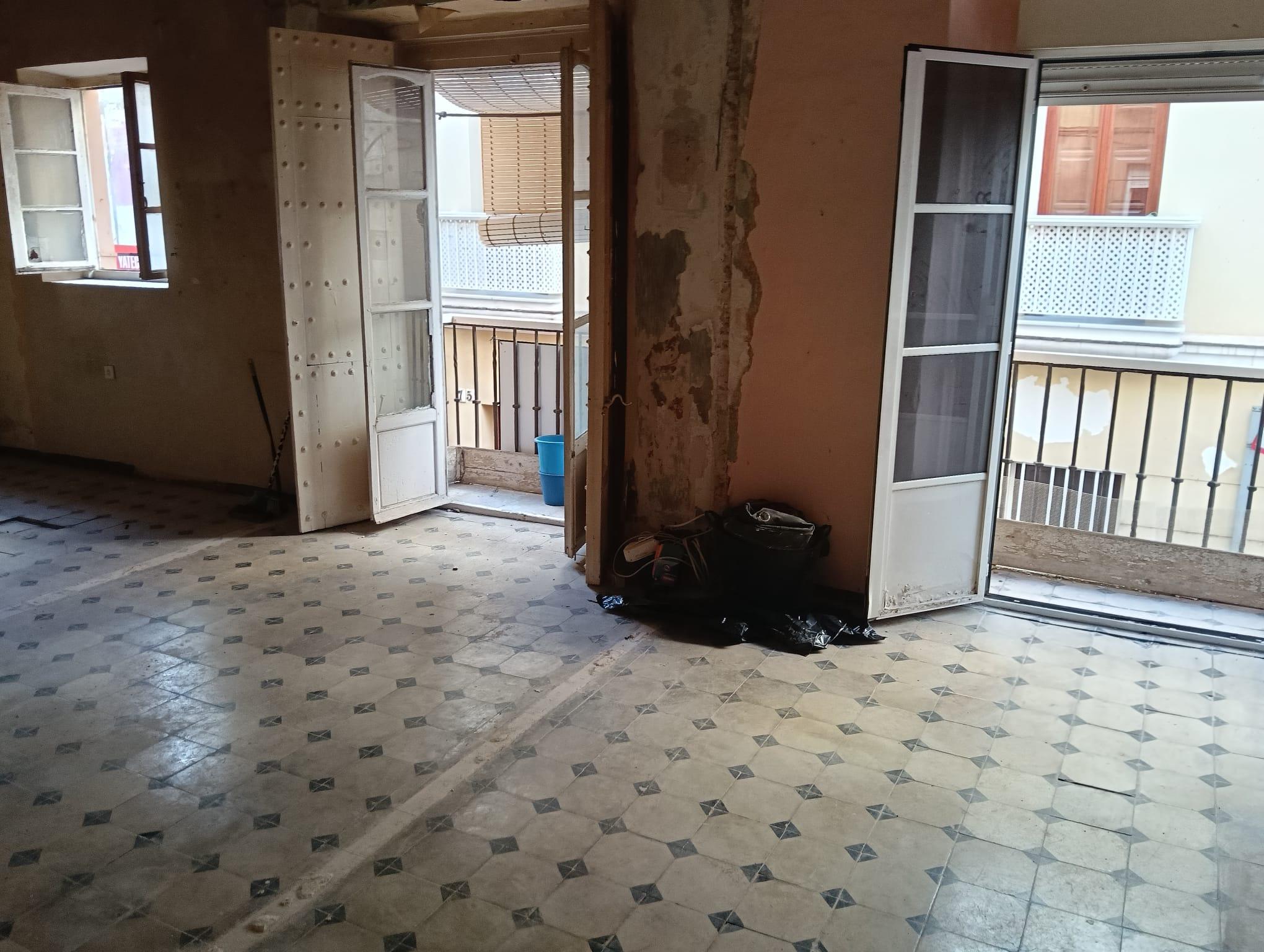 Imagen 2 Piso en venta en Cádiz / Cerca de la Iglesia de San Lorenzo