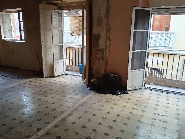 Imagen 2 Inmueble 304918 - Piso en venta en Cádiz / Cerca de la Iglesia de San Lorenzo