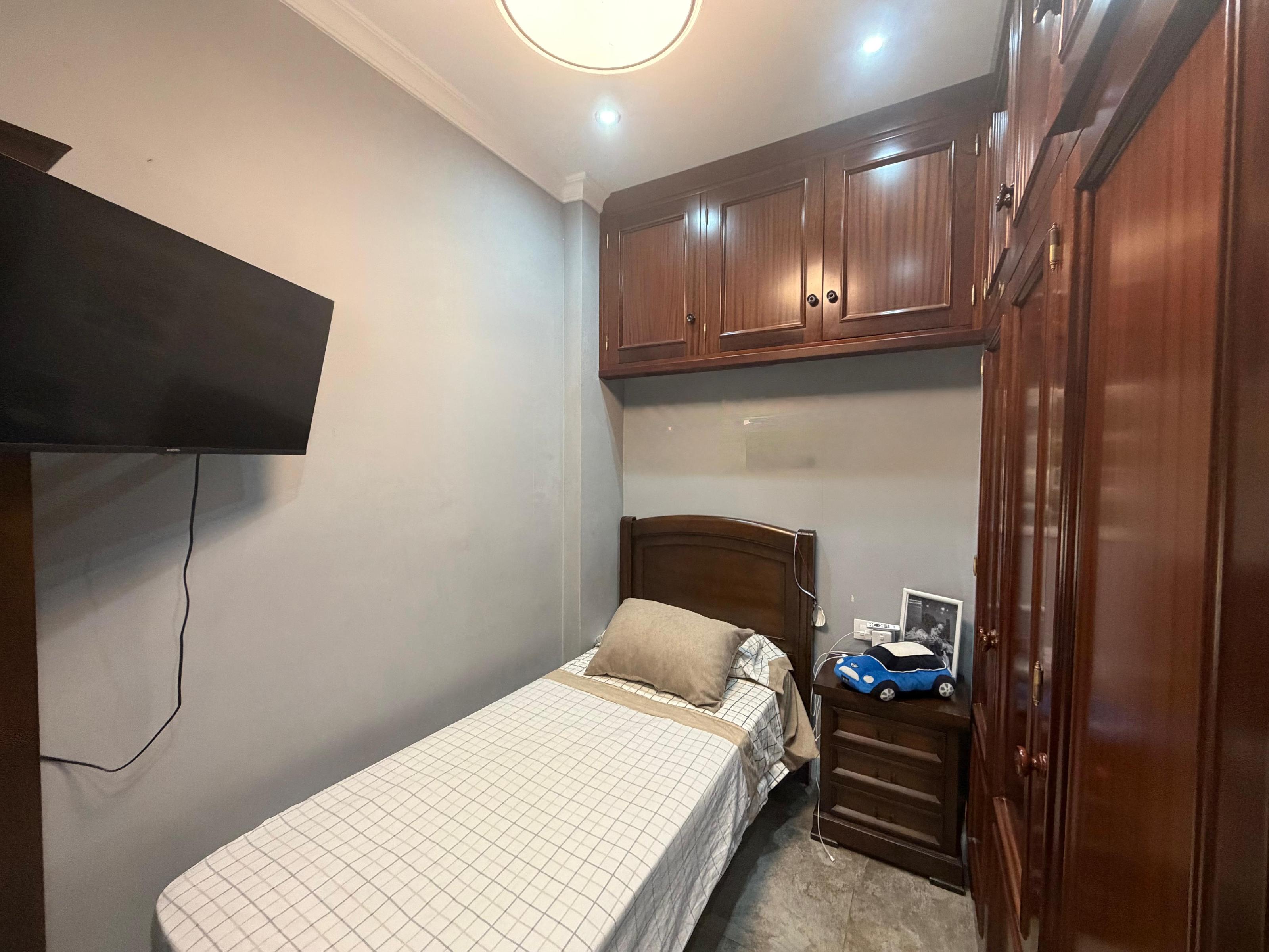 Imagen 15 Piso en venta en San Fernando / En la Iglesia de la Pastora