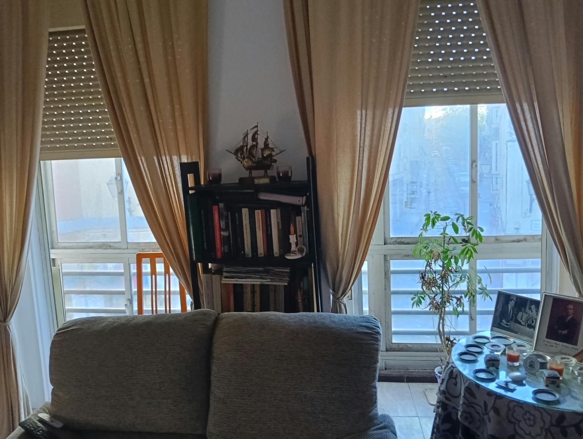 Imagen 2 Piso en venta en Cádiz / A 300 metros de la playa de La Caleta