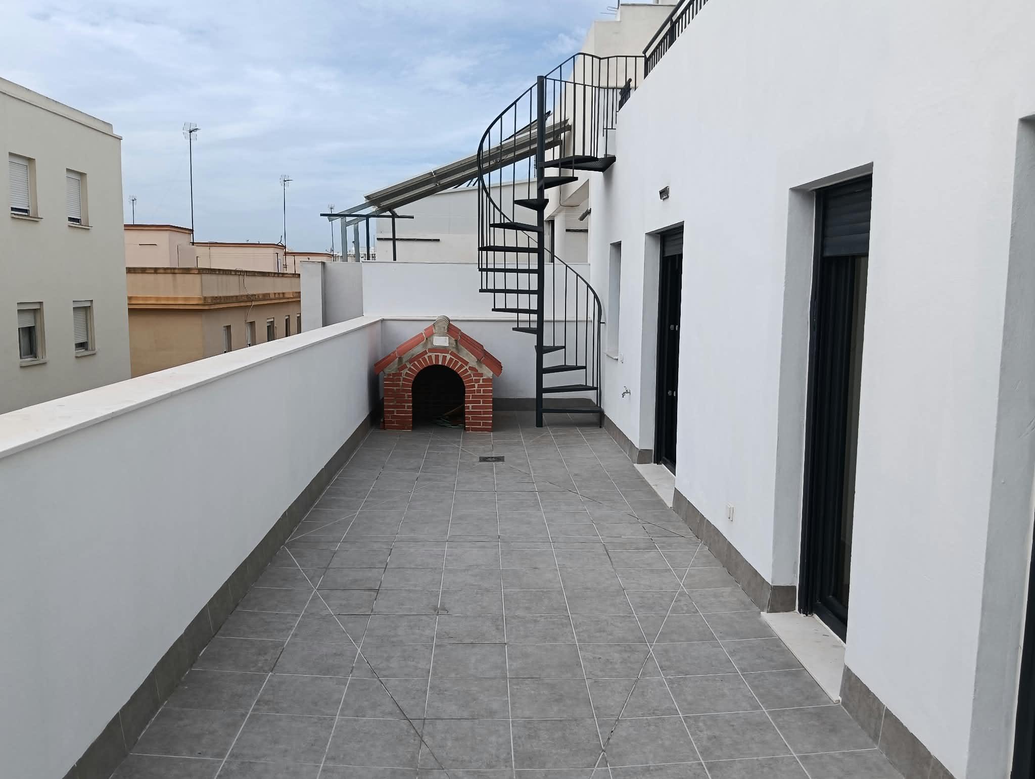 Imagen 1 Ático en venta en Cádiz / A 200 metros del Paseo de la Bahía