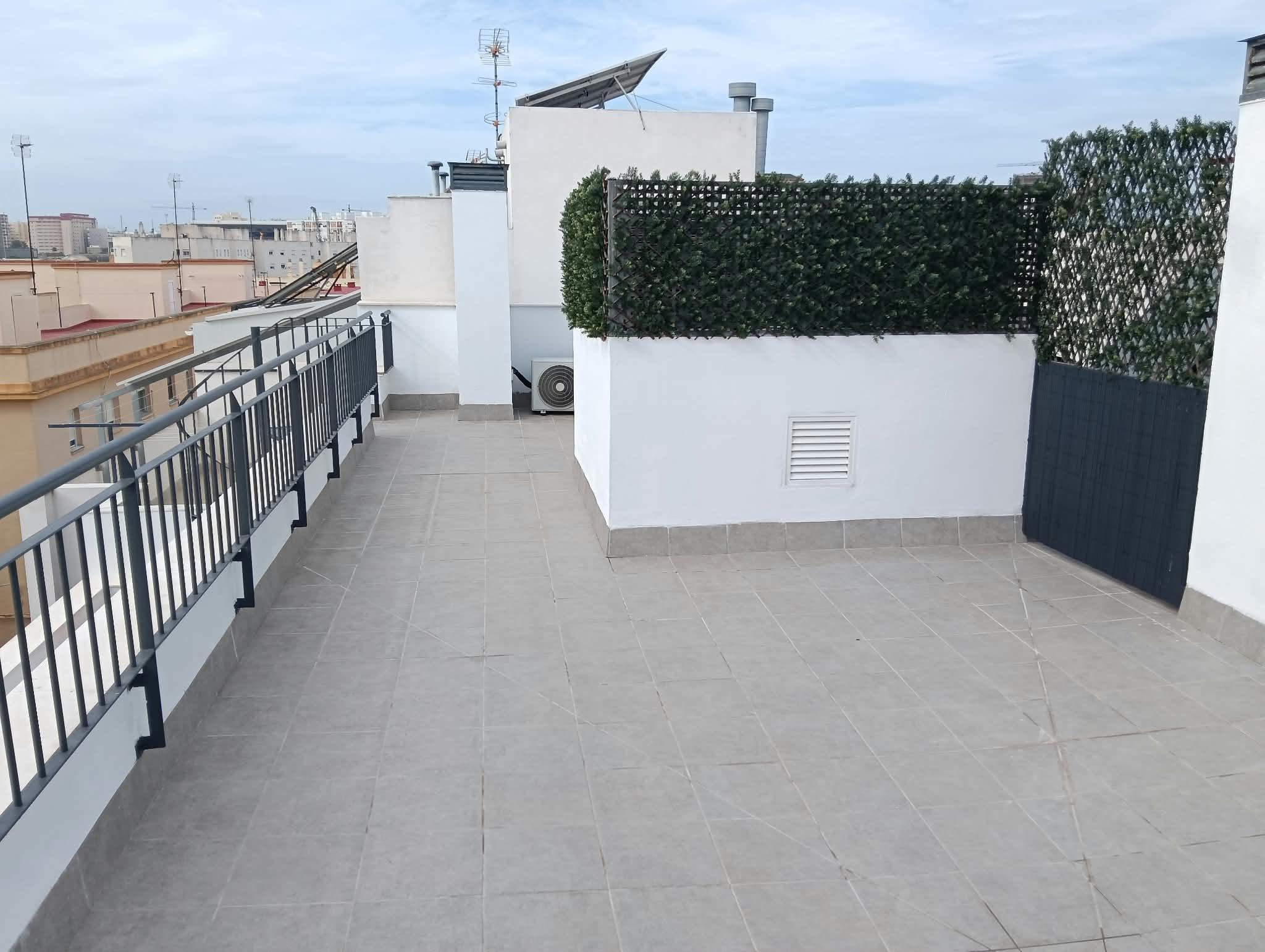 Imagen 21 Ático en venta en Cádiz / A 200 metros del Paseo de la Bahía
