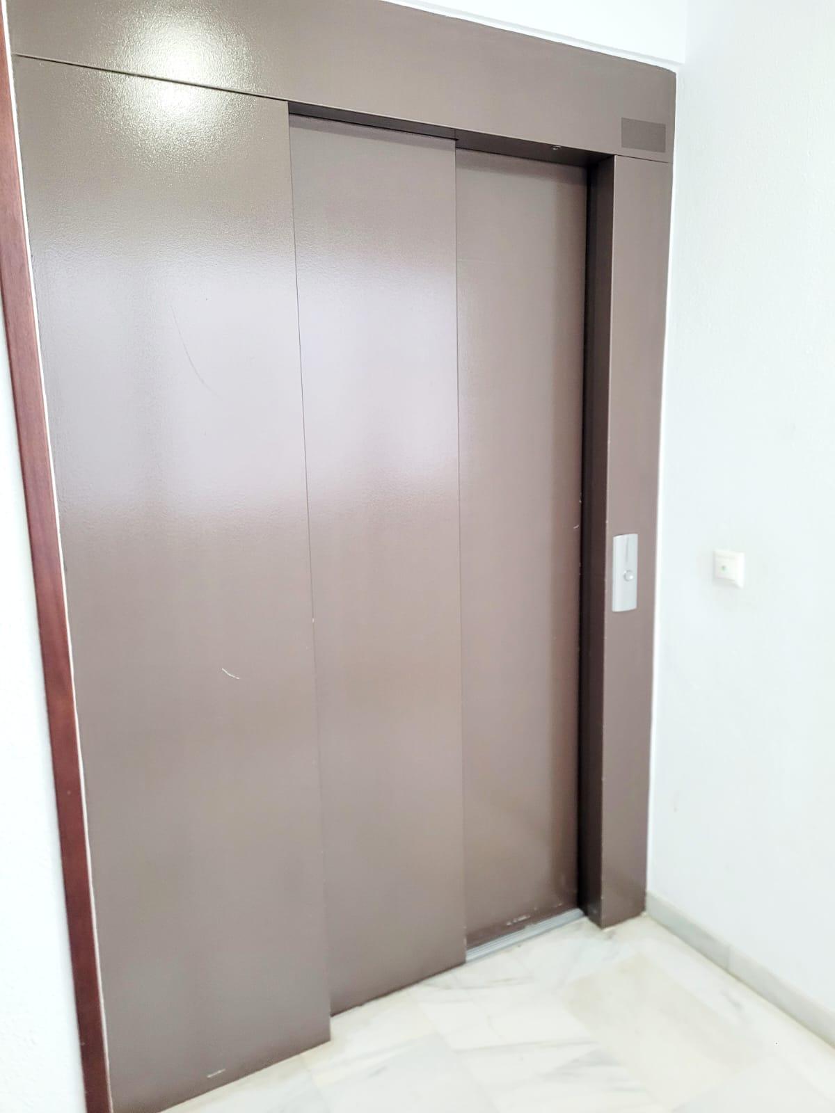 Imagen 5 Piso en venta en Chiclana De La Frontera / Al lado de Escuela Infantil Timón