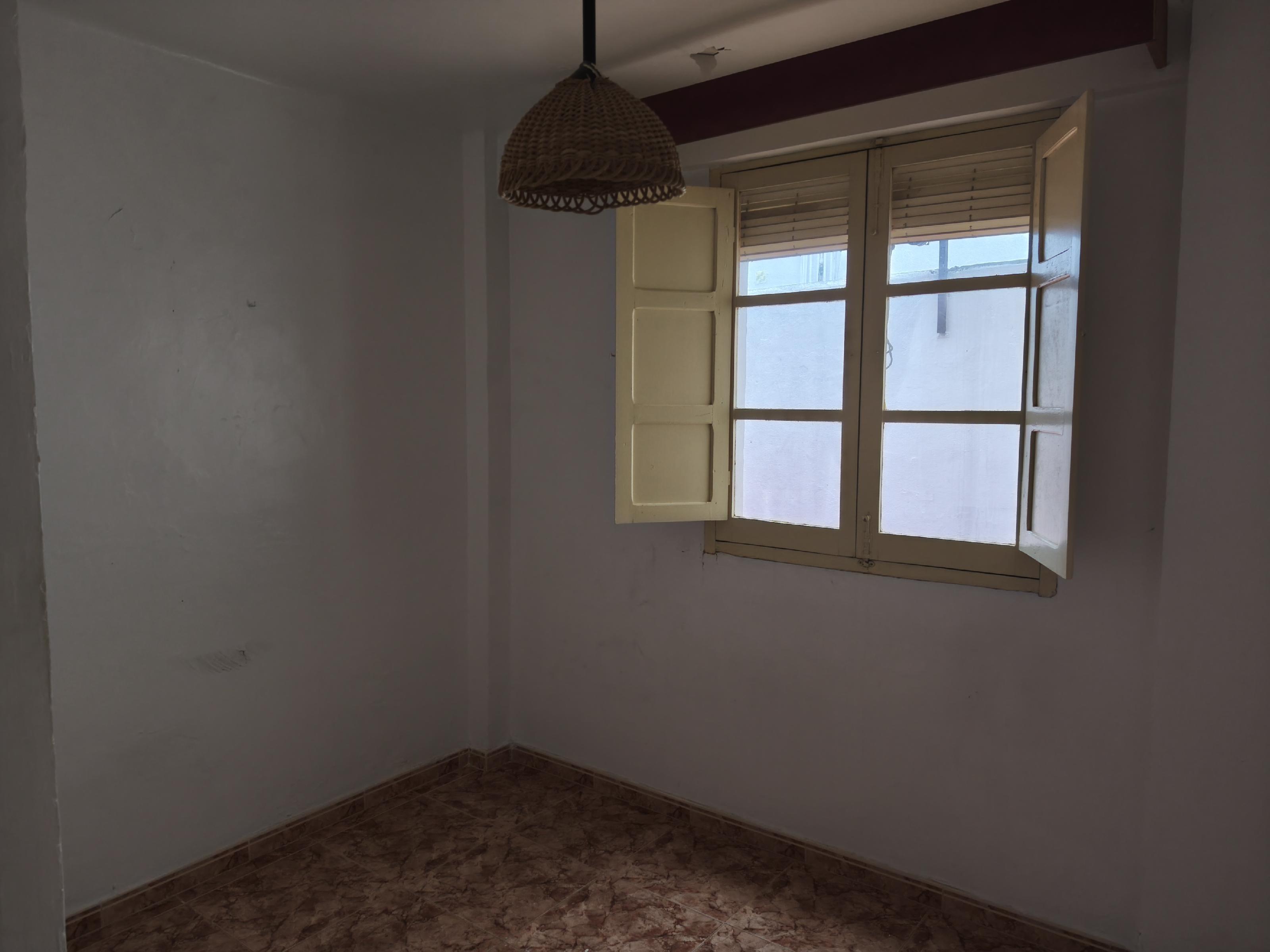 Imagen 5 Apartamento en venta en Andújar / A 50 metros del arco de Capuchinos