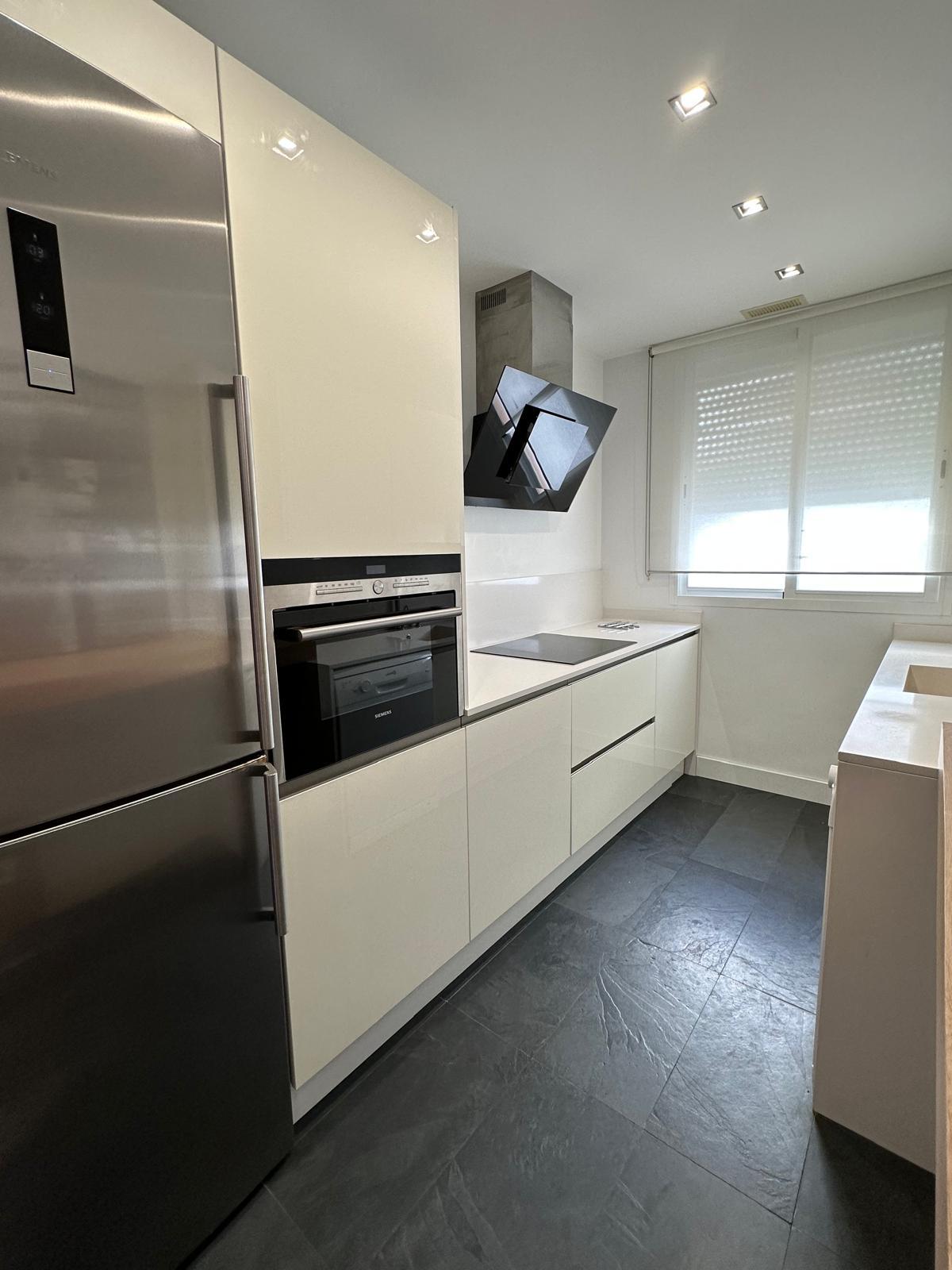 Imagen 25 Apto. Playa en venta en Rota / Ubicado a primera línea de mar junto Hotel PlayaBallena