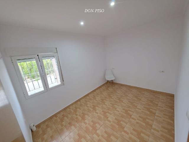 Imagen 7 Inmueble 296998 - Casa en venta en Poblets (Els) / En la entrada de Els Poblets. 