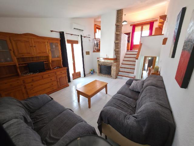 Imagen 2 Inmueble 305089 - Casa Adosada en venta en Dénia / Cerca de la playa marineta casiana.