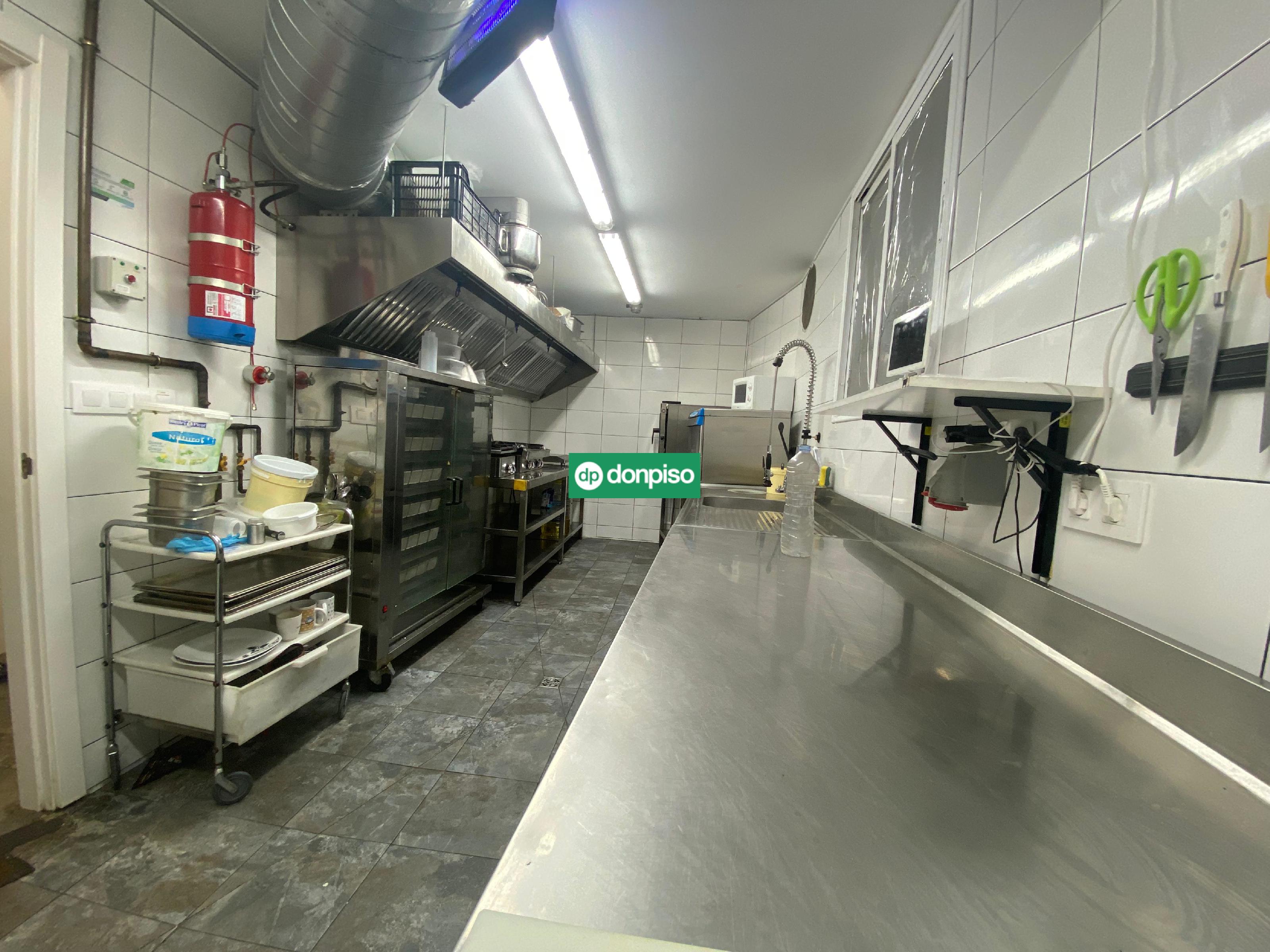 Imagen 11 Local Comercial en venta en Cáceres / Cerca de la Plaza de toros