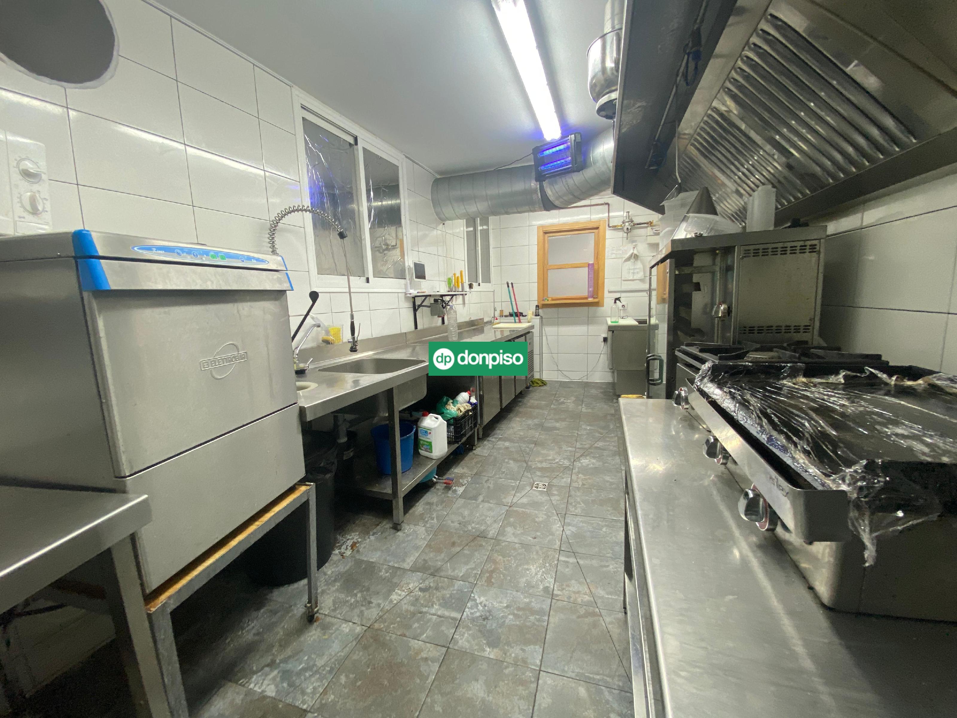 Imagen 1 Local Comercial en venta en Cáceres / Cerca de la Plaza de toros