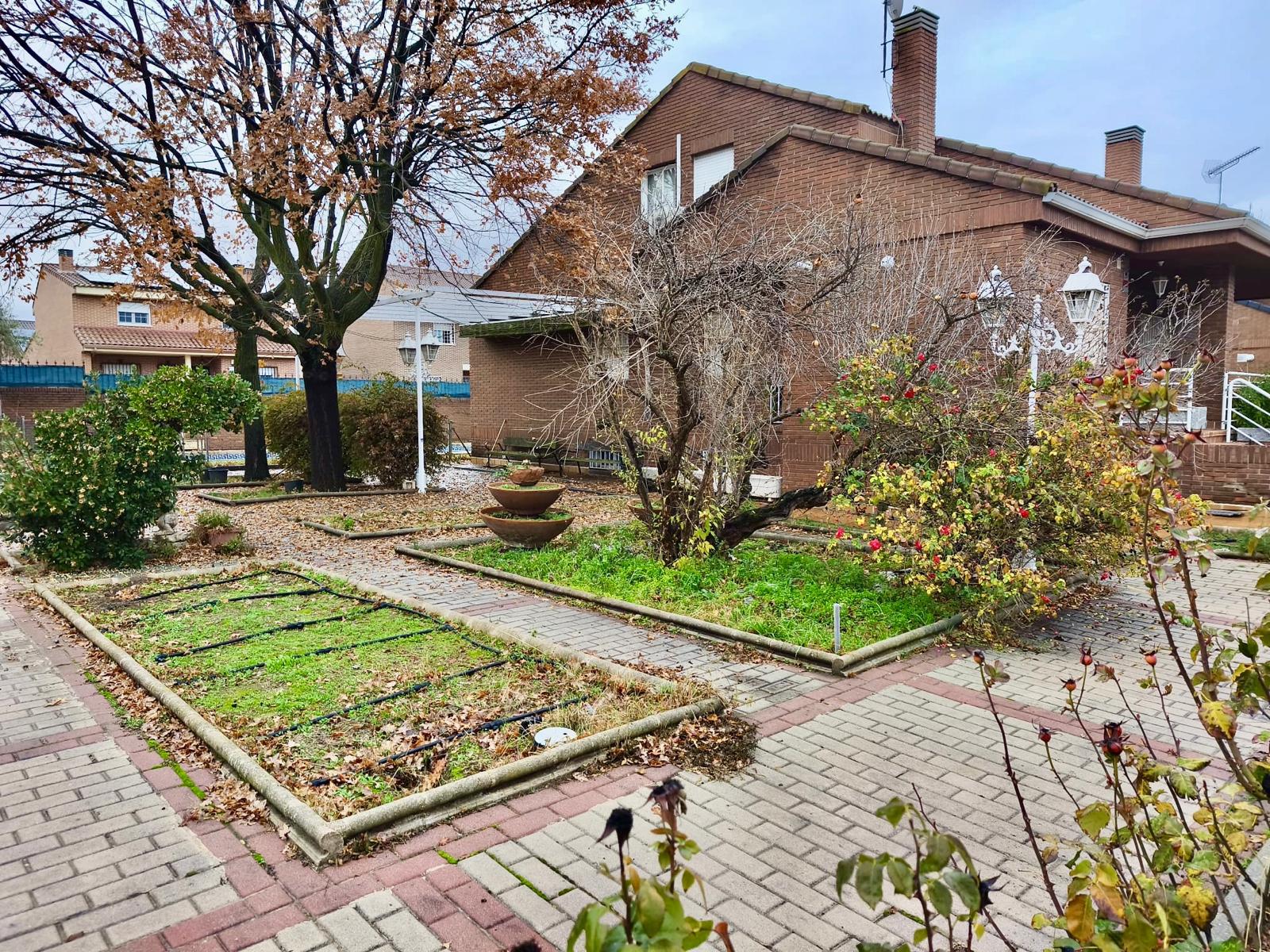 Imagen 1 Casa Aislada en venta en Camarma De Esteruelas / Cerca a carretera de Valdeavero en Camarma 