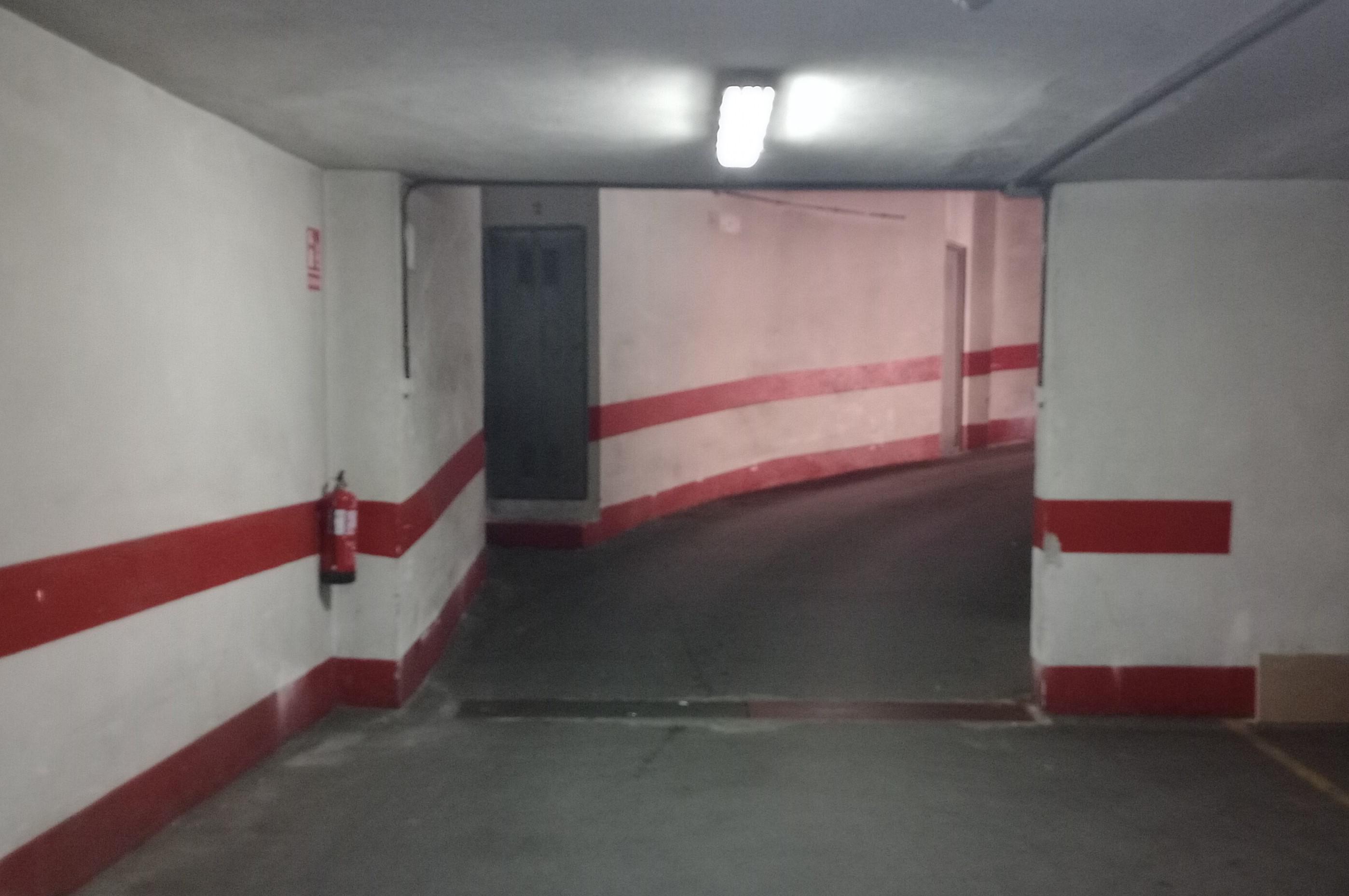 Imagen 2 Parking Coche en venta en Motril / Junto al Carrefur