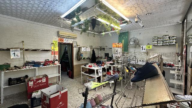 Imagen 1 Inmueble 297323 - Local Comercial en alquiler en Villaviciosa De Odón / Local en plena zona comercial en cal...