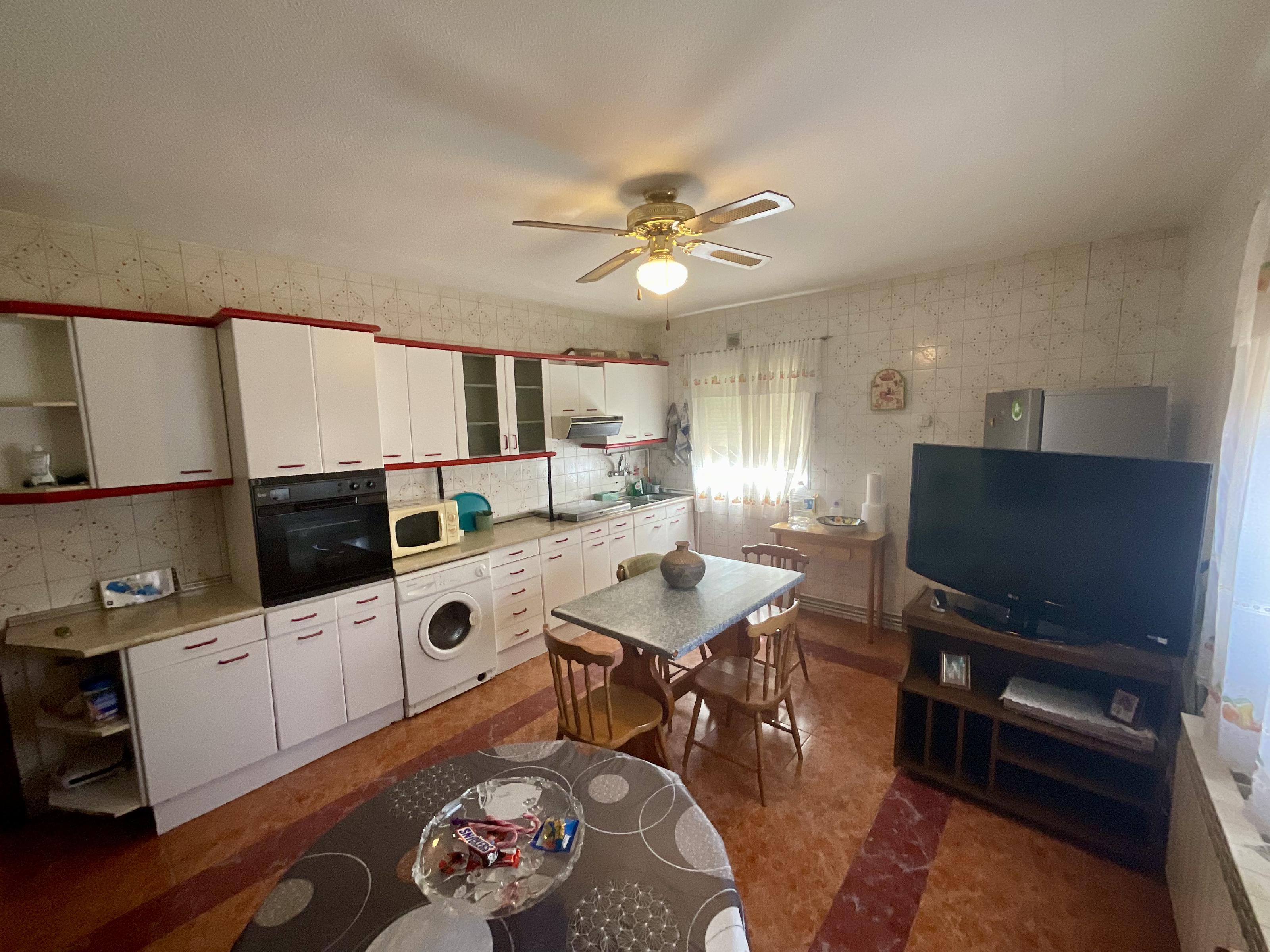 Imagen 9 Casa Aislada en venta en Escalona / Chalet aislado en venta con gran parcela con vistas