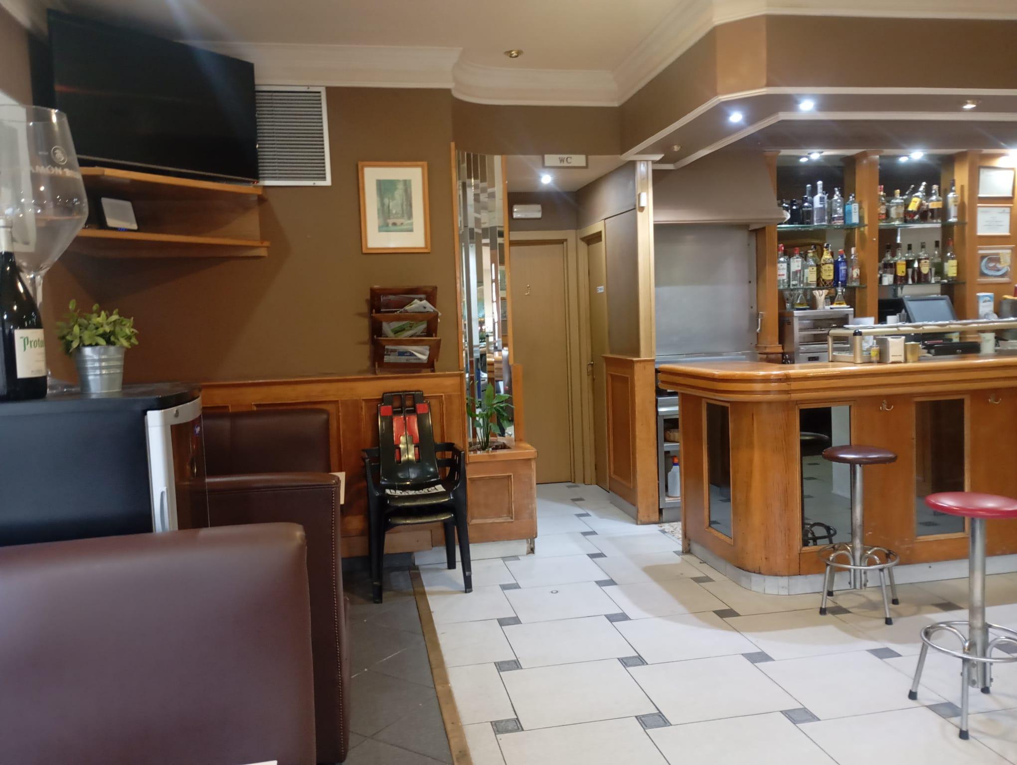 Imagen 2 Local Comercial en venta en Villaviciosa De Odón / Restaurante ubicado en el bosque con cartera