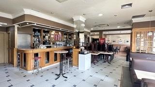 Imagen 5 Local Comercial en venta en Villaviciosa De Odón / Restaurante ubicado en el bosque con cartera