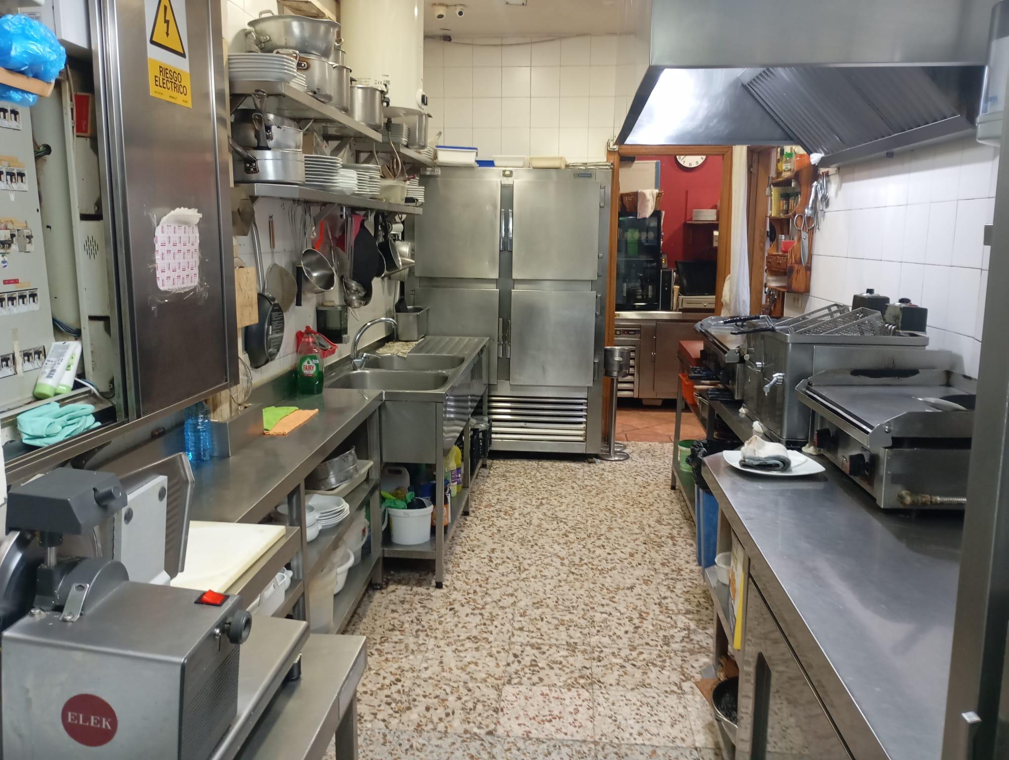 Imagen 10 Local Comercial en venta en Villaviciosa De Odón / Restaurante ubicado en el bosque con cartera