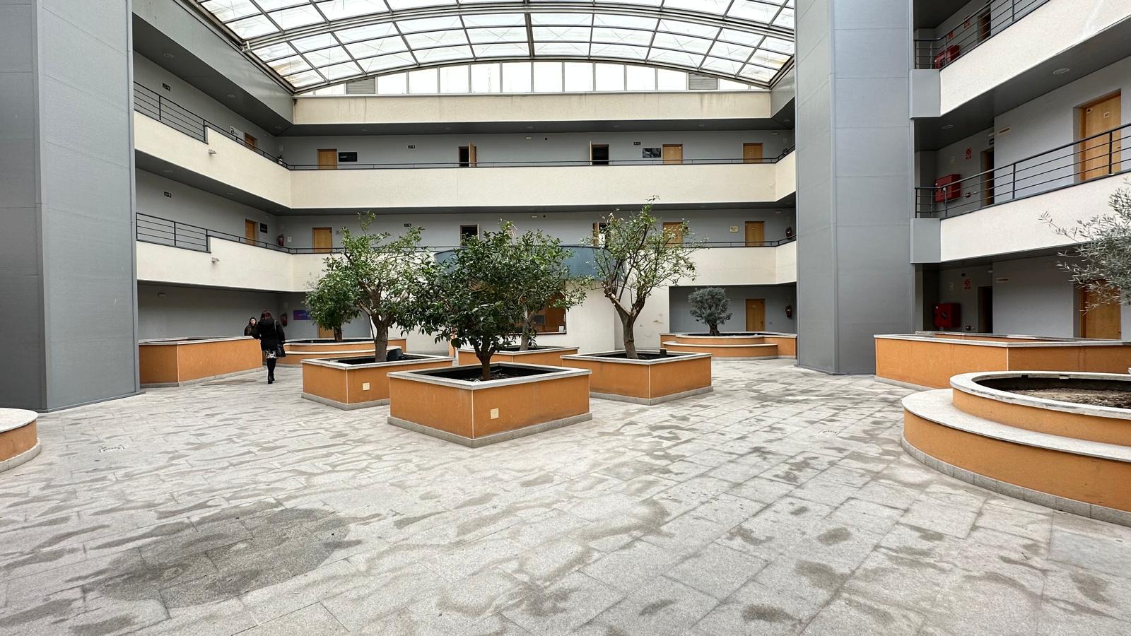 Imagen 5 Local Comercial en venta en Villaviciosa De Odón / Locales en edificio de oficinas en pol....