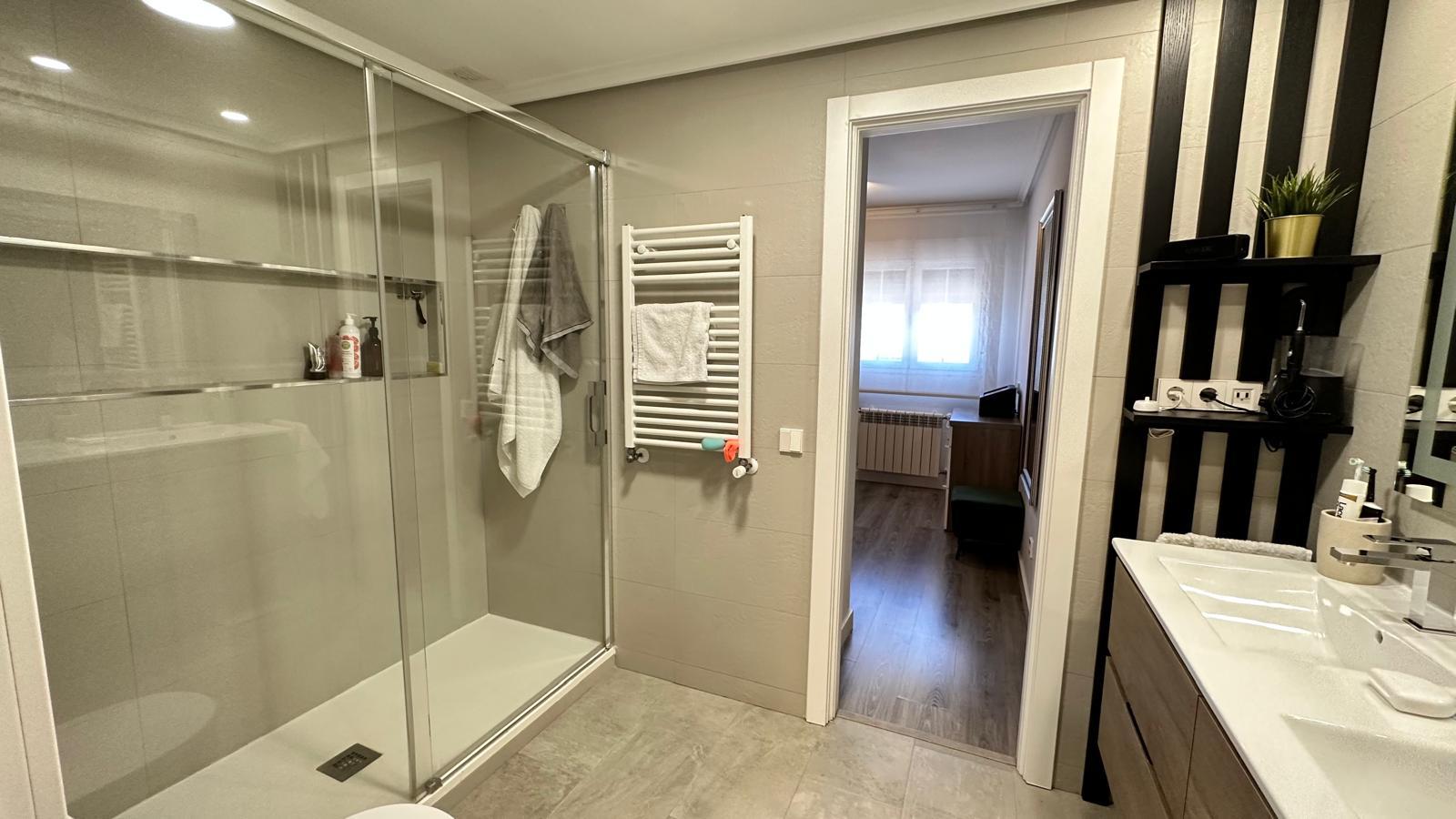 Imagen 23 Casa Adosada en venta en Alcorcón / Chalet en zona de las retamas para entrar a vivir