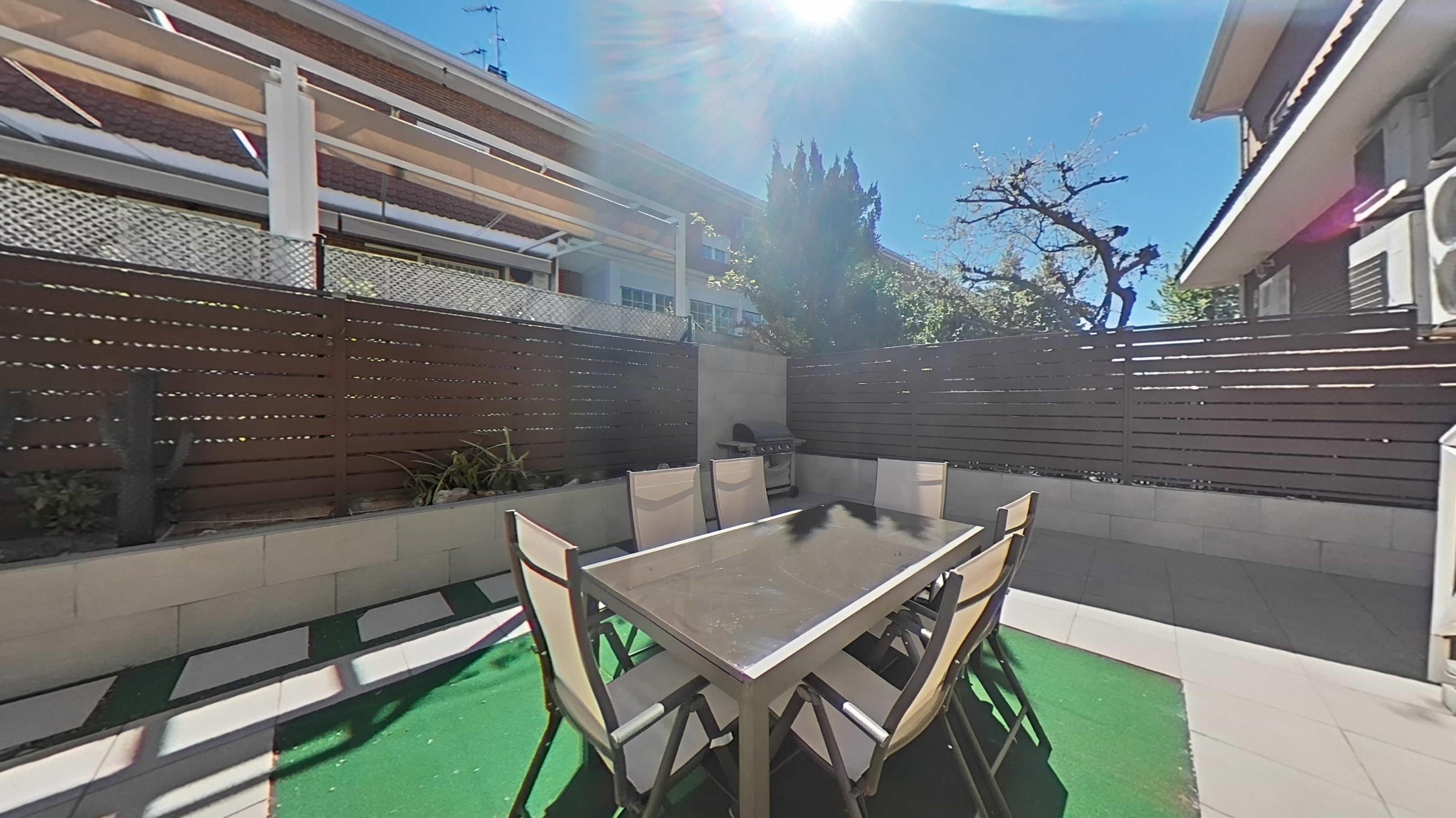 Imagen 38 Casa Adosada en venta en Alcorcón / Chalet en zona de las retamas para entrar a vivir