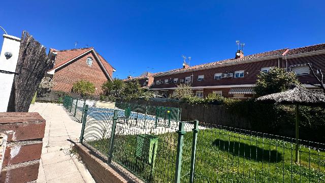 Imagen 36 Inmueble 302046 - Casa Adosada en venta en Alcorcón / Chalet en zona de las retamas para entrar a vivir