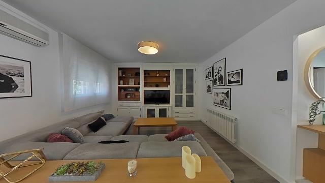 Imagen 2 Inmueble 302046 - Casa Adosada en venta en Alcorcón / Chalet en zona de las retamas para entrar a vivir