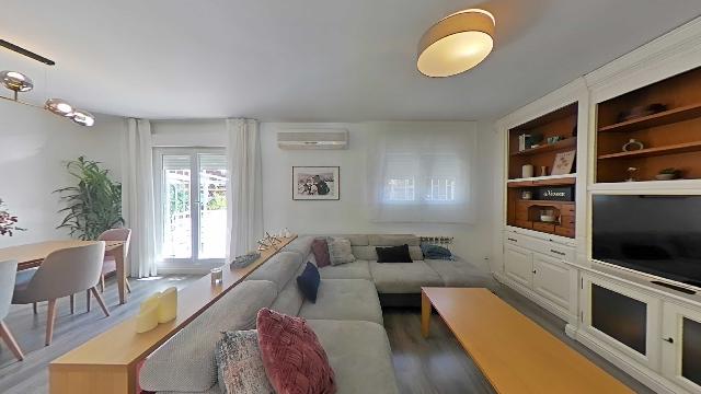 Imagen 5 Inmueble 302046 - Casa Adosada en venta en Alcorcón / Chalet en zona de las retamas para entrar a vivir