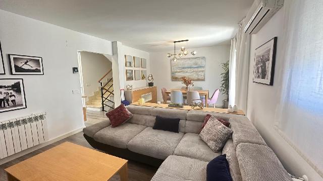 Imagen 8 Inmueble 302046 - Casa Adosada en venta en Alcorcón / Chalet en zona de las retamas para entrar a vivir