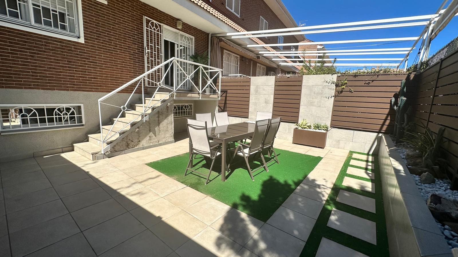 Imagen 12 Casa Adosada en venta en Alcorcón / Chalet en zona de las retamas para entrar a vivir