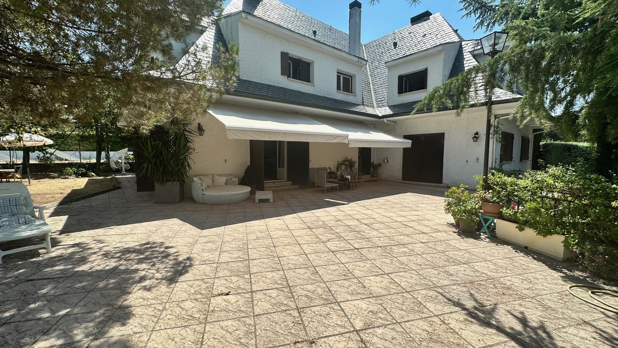 Imagen 1 Casa Aislada en venta en Galapagar / Chalet independiente de estilo ingles