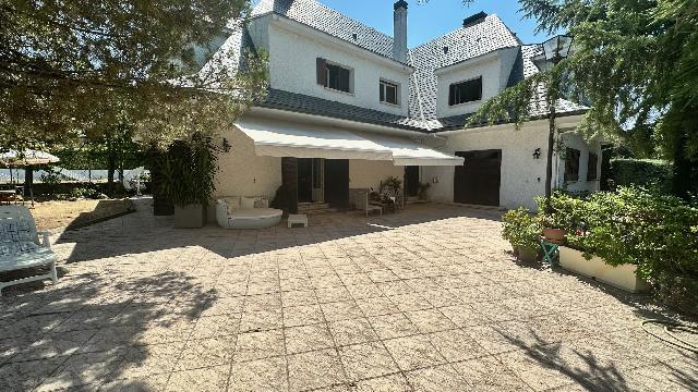 Imagen 1 Inmueble 304880 - Casa Aislada en venta en Galapagar / Chalet independiente de estilo ingles