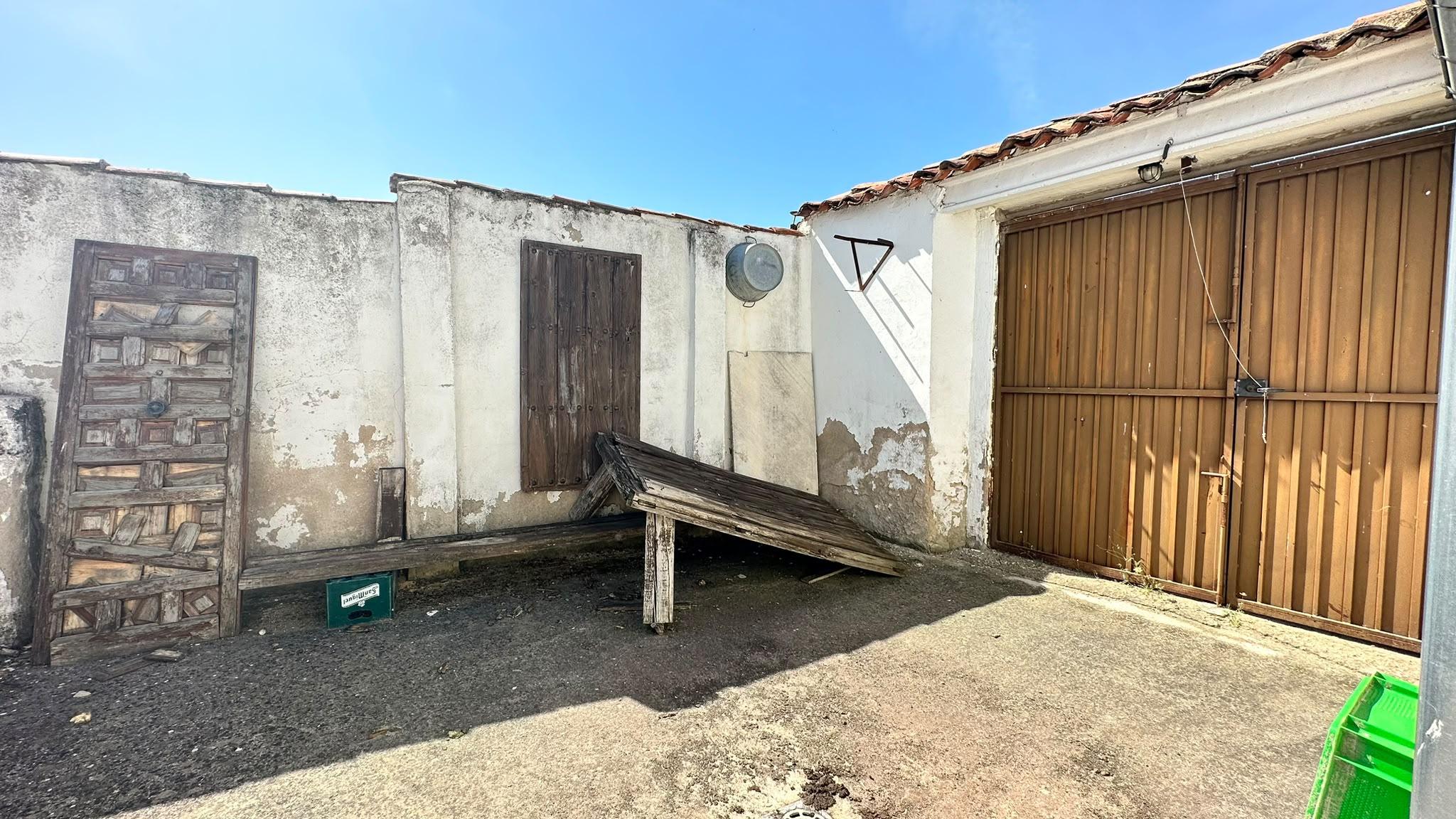 Imagen 11 Casa Aislada en venta en Pinarnegrillo / Fachada de cemento con revestimiento de piedra