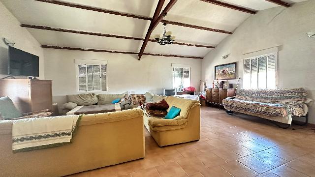 Imagen 16 Inmueble 305043 - Casa Aislada en venta en Pinarnegrillo / Fachada de cemento con revestimiento de piedra