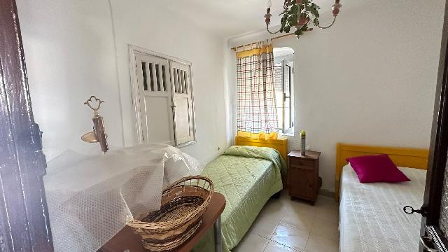 Imagen 3 Inmueble 305043 - Casa Aislada en venta en Pinarnegrillo / Fachada de cemento con revestimiento de piedra