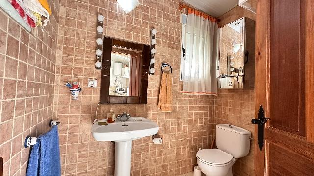 Imagen 4 Inmueble 305043 - Casa Aislada en venta en Pinarnegrillo / Fachada de cemento con revestimiento de piedra