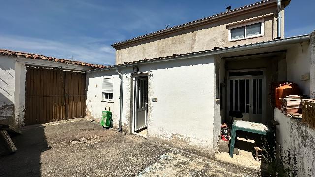 Imagen 12 Inmueble 305043 - Casa Aislada en venta en Pinarnegrillo / Fachada de cemento con revestimiento de piedra