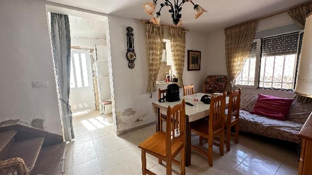 Imagen 10 Inmueble 305043 - Casa Aislada en venta en Pinarnegrillo / Fachada de cemento con revestimiento de piedra