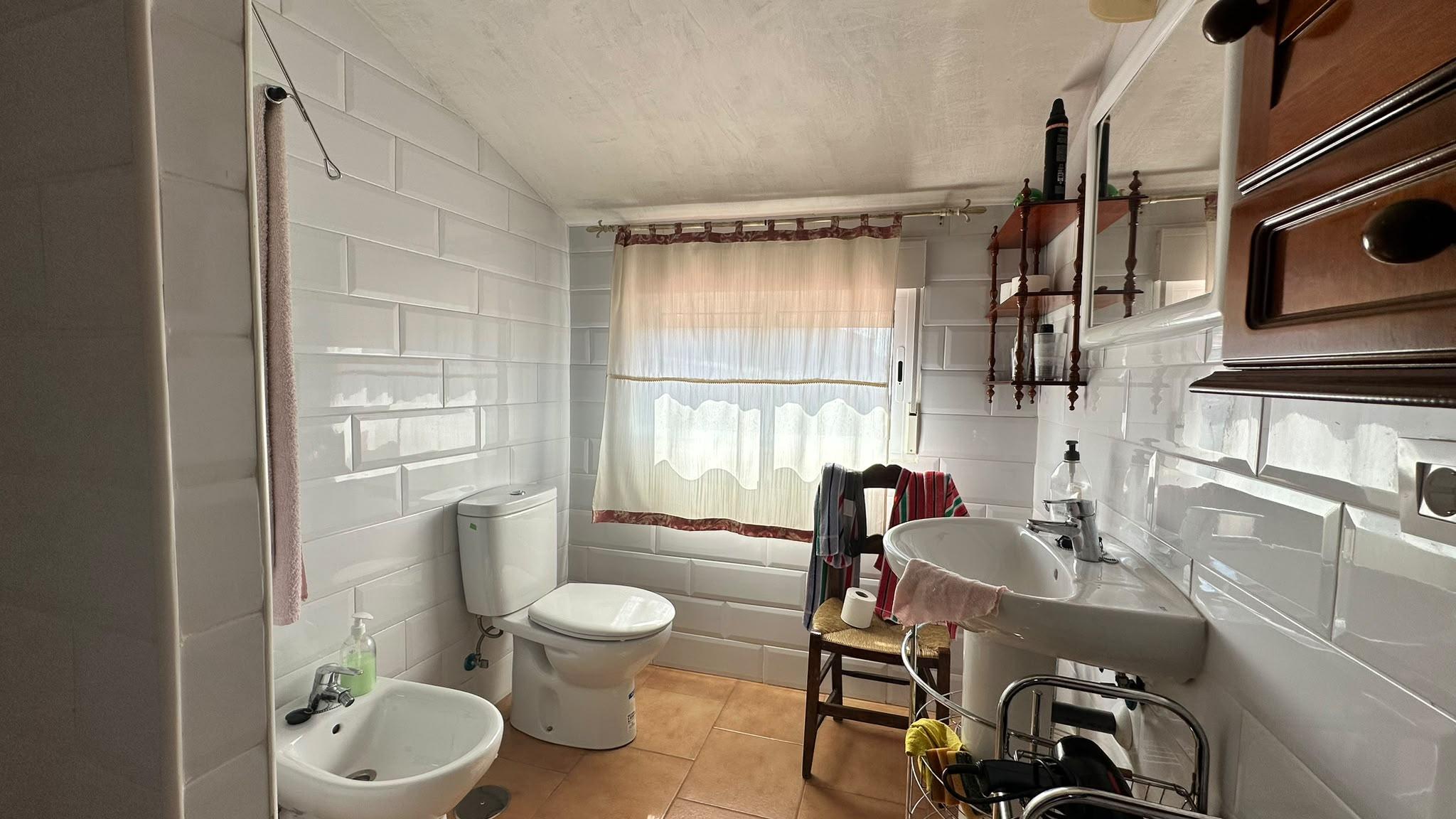 Imagen 23 Casa Aislada en venta en Pinarnegrillo / Fachada de cemento con revestimiento de piedra
