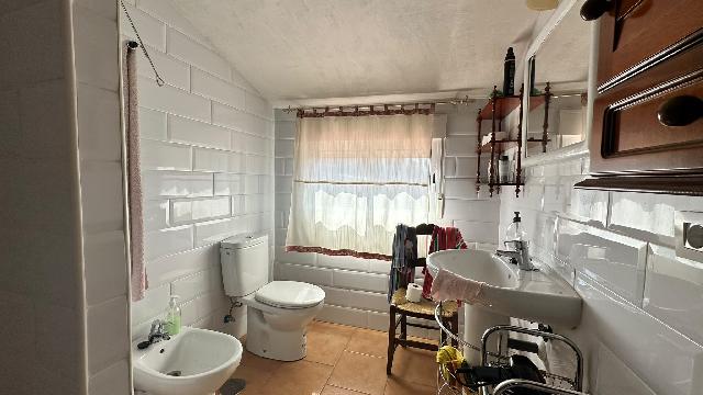 Imagen 23 Inmueble 305043 - Casa Aislada en venta en Pinarnegrillo / Fachada de cemento con revestimiento de piedra