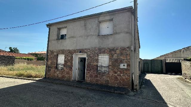 Imagen 25 Inmueble 305043 - Casa Aislada en venta en Pinarnegrillo / Fachada de cemento con revestimiento de piedra