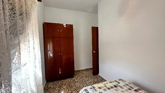 Imagen 6 Inmueble 305051 - Casa Aislada en venta en Escalona / Casa de ladrillo de una planta con 4 habitaciones