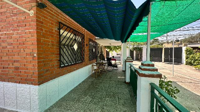 Imagen 21 Inmueble 305051 - Casa Aislada en venta en Escalona / Casa de ladrillo de una planta con 4 habitaciones